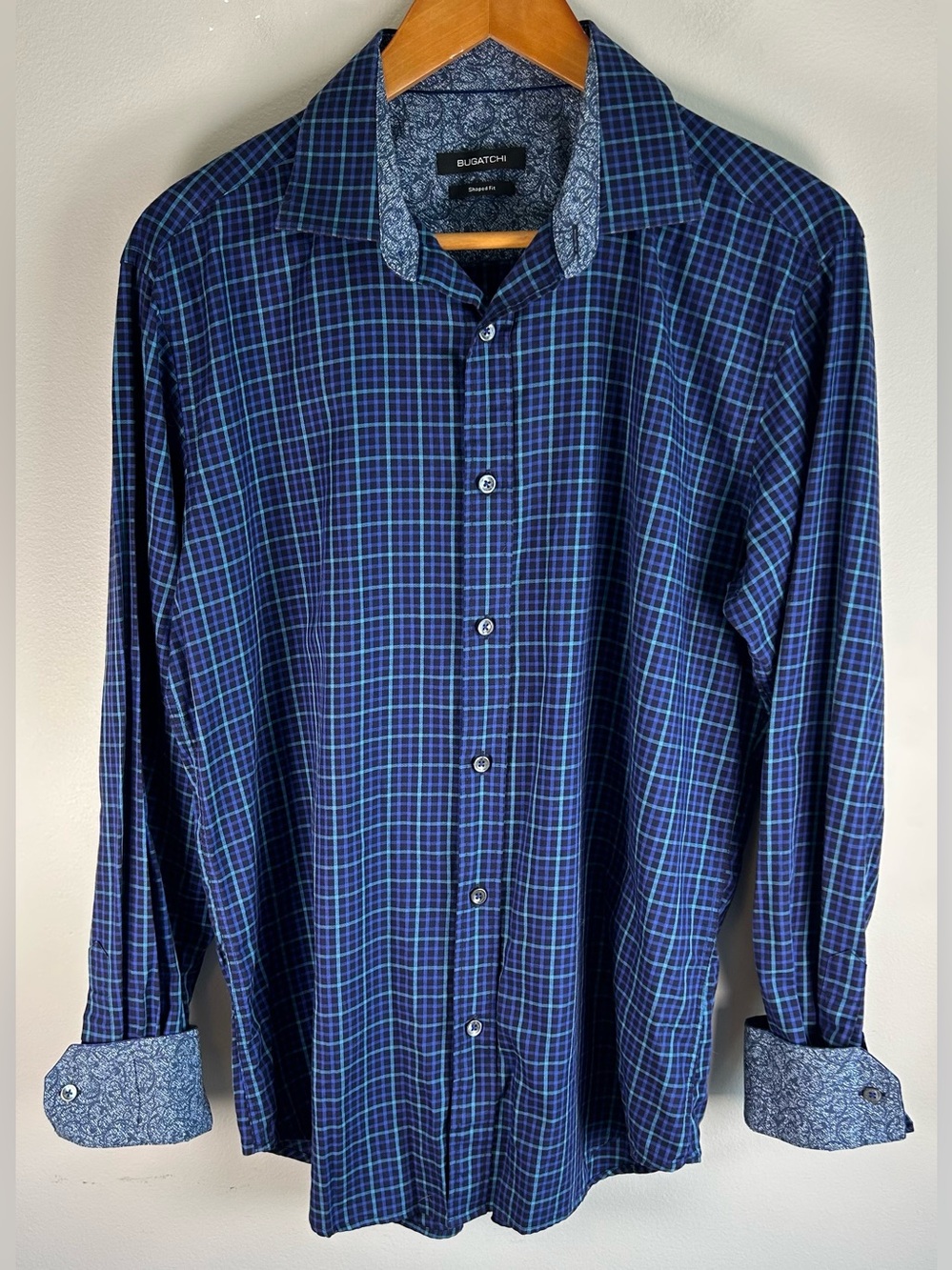 Bugatchi Men’s Button Up Shirt Size M Shaped Fit Blue Plaid Paisley Cuffs Cotton